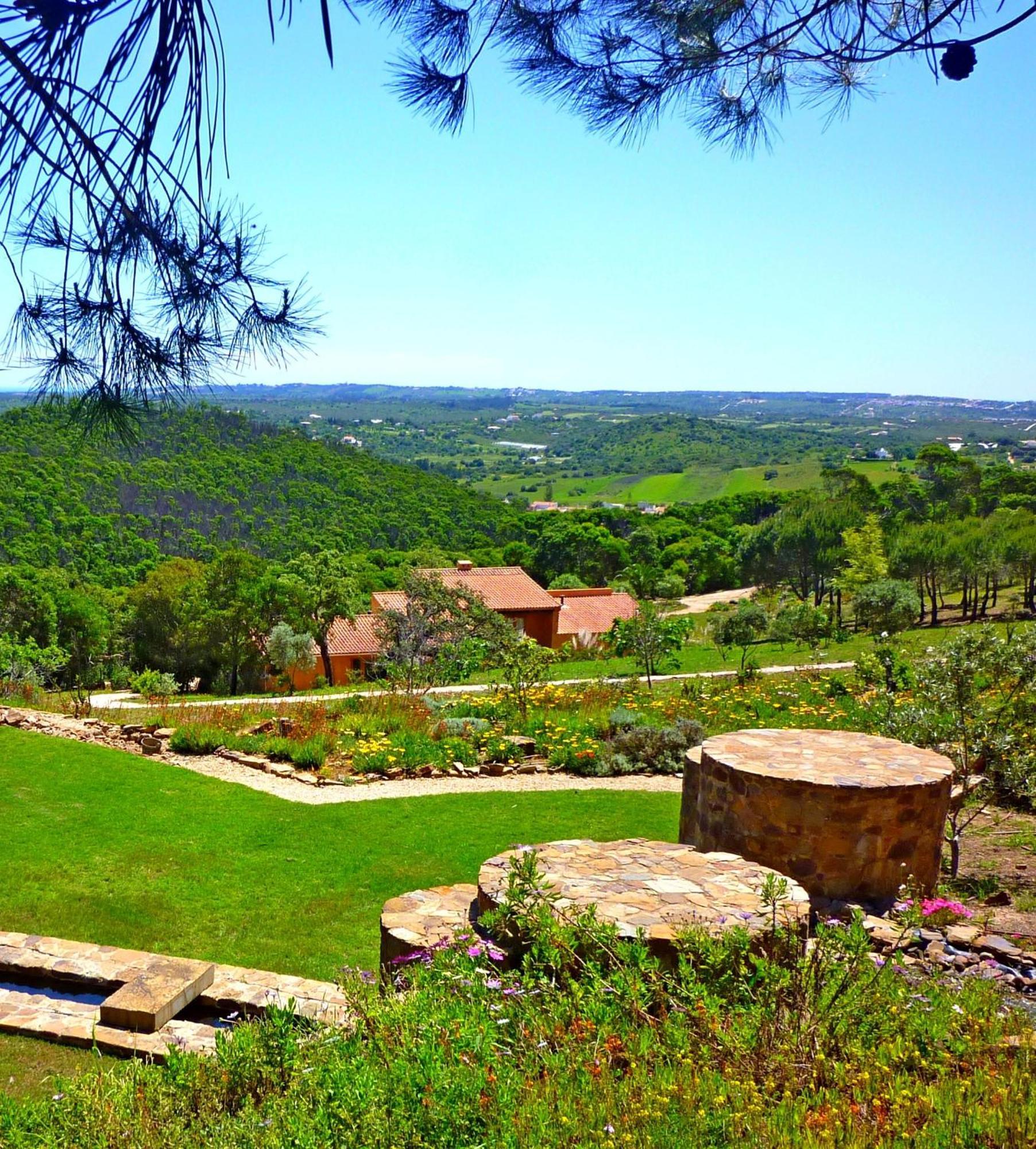 Casa Dos Sonhos: Eco-friendly Retreat With Private Terrace
